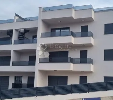 NA PRODAJU STAN S4 – PRVI KAT, 150 M OD MORA - cover