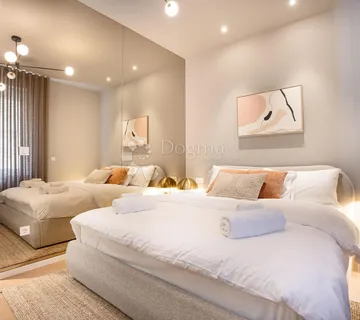 Novouređeni stan u Dežmanovoj! Strogi centar - cover