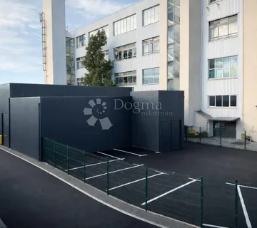 Hala 600 m² | 9 parkinga | 7,5 m visine - cover