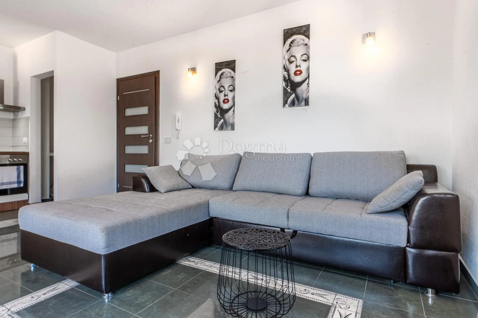 KLIMNO, apartman na samo 250m od mora - cover