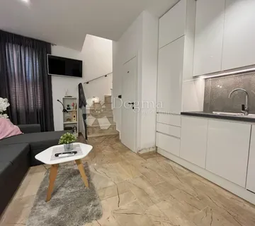 Renovirana kuća u centru Rovinja - cover