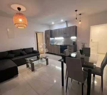 OPATIJA – NOVOADAPTIRAN STAN U BLIZINI CENTRA - cover