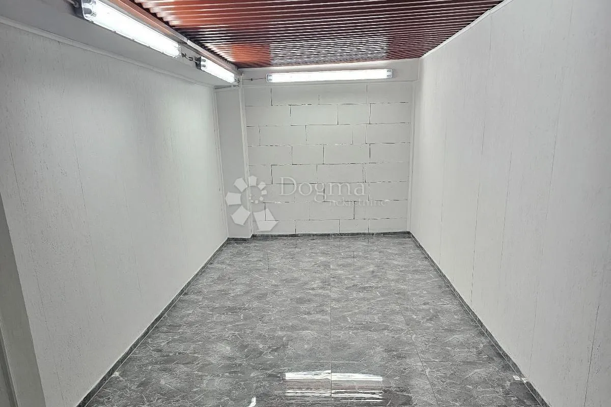 SIGURNA GARAŽA - RAVNICE / MAKSIMIR - TOP LOKACIJA - cover