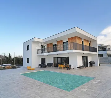 Umag, luksuzna vila s 4 spavaće sobe, bazenom i pogledom na more - cover