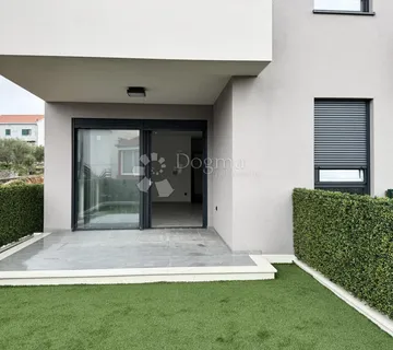 DIKLO – EKSKLUZIVAN STAN S3 S VRTOM, 50 m OD MORA - cover