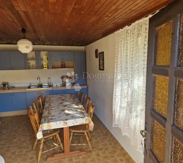 Vikendica s prekrasnim pogledom, vinogradom i voćnjakom – idealna oaza mira - cover