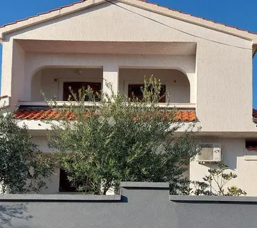 Kuća u blizini mora - cover