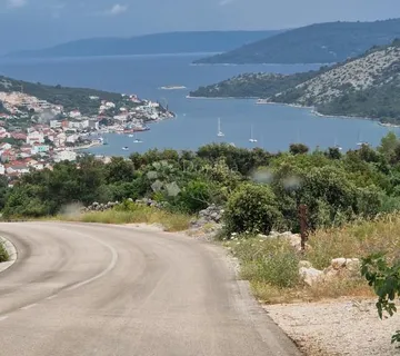 Poljoprivredno zemljište s pogledom na more, Vinišće - cover
