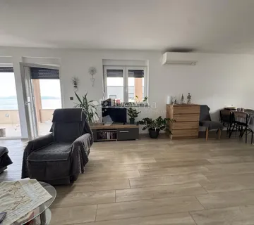 VRHUNSKA SAMOSTOJEĆA KUĆA SA POGLEDOM - cover