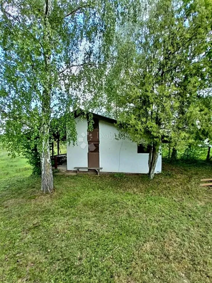 Šarmantna vikendica s galerijom i voćnjakom - cover