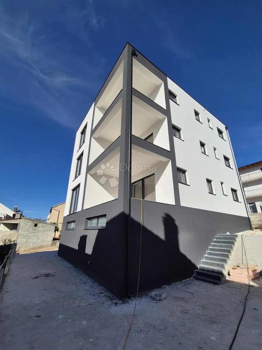 Crnica - prekrasan moderan stan u novogradnji sa pogledom na more S3 - cover