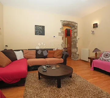 Fenomenalan stan u centru Pule - cover