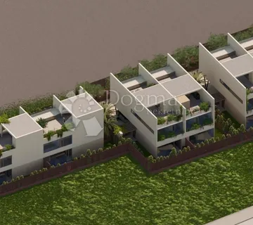 Moderan stan s bazenom na krovnoj terasi - cover