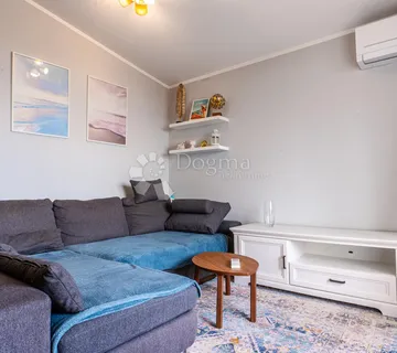 Zamet, predivan stan s balkonom,liftom i parkingom - cover