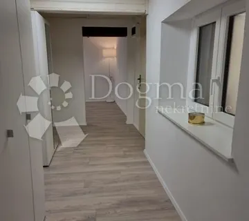 BUJE - ODLIČAN STAN U CENTRU - cover