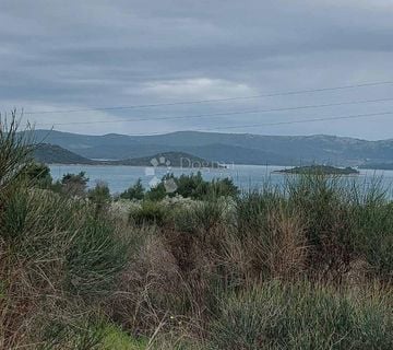 Odličan građevinski teren s pogledom, 200 m od mora - cover