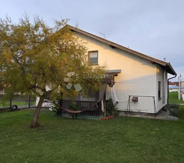 Prostrana kuća s tri spavaće sobe, garažom i terasom – Selnik - cover