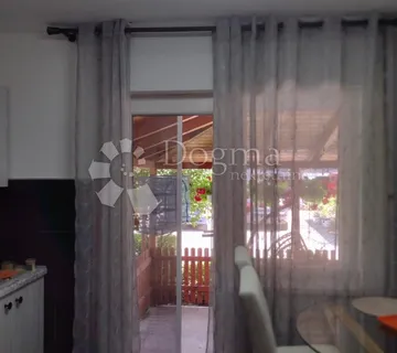 Farma i idiličnom okruženju - cover