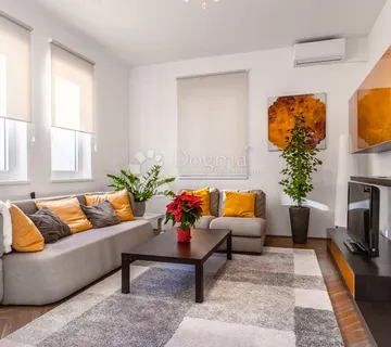 UREDAN I ODRŽAVAN STAN U SREDIŠTU RIJEKE, 66 m2 - cover