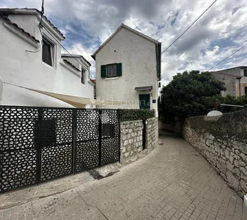 Kuća u srcu Splita - cover