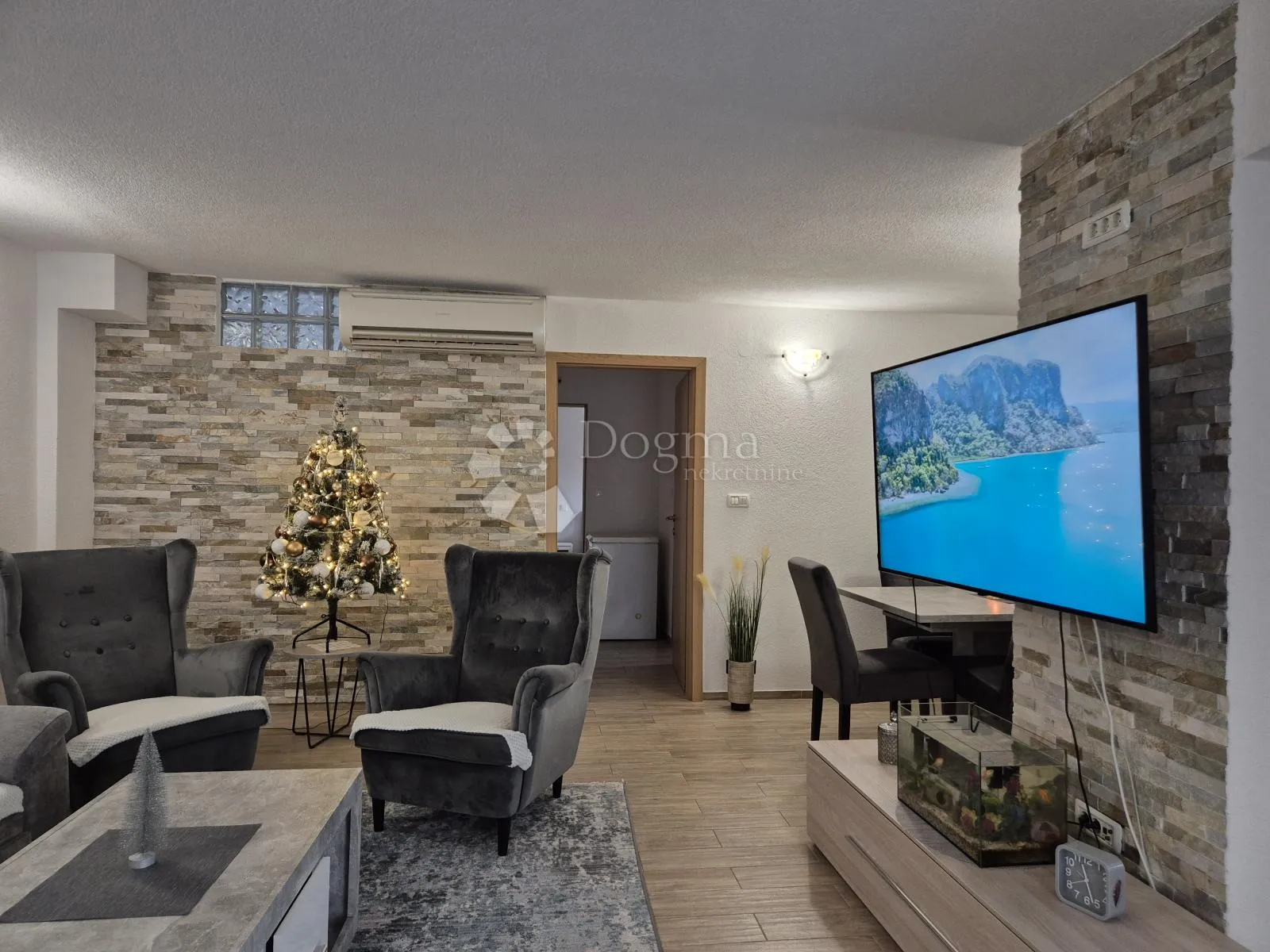 Prostran obiteljski stan u Medulinu - cover