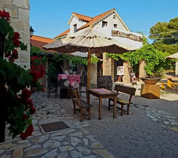  'Etno selo', prvi red do mora, uz plažu – Idealna prilika za turistički i ugostiteljski biznis - cover