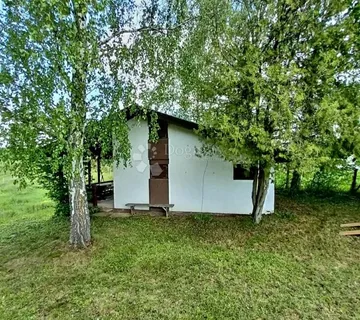 Šarmantna vikendica s galerijom i voćnjakom - cover