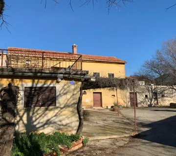 SVETVINČENAT – kamena kuća na velikoj građevinskoj parceli - cover