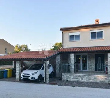 Kaštel - moderna kuća u nizu s 3 spavaće sobe blizu granice - cover