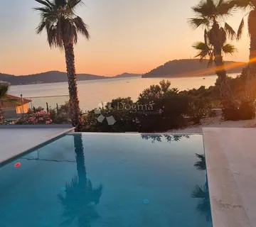 LUKSUZNI APARTMAN UZ MORE C2 - cover