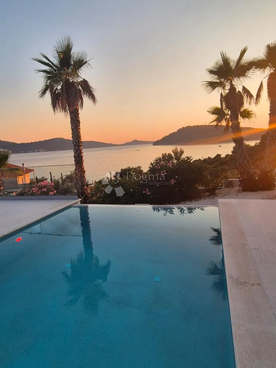 LUKSUZNI APARTMAN UZ MORE C2 - cover