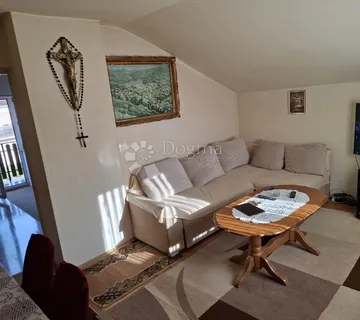 Prostrani stan u centru Zaprešića s balkonom i zajedničkim dvorištem - cover