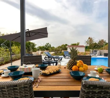 Atraktivna villa u Štokovcima - cover