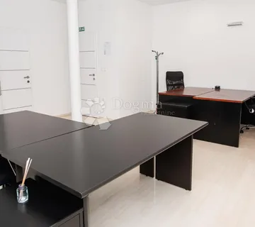 Stambeno - poslovna zgrada u centru Varaždina - cover