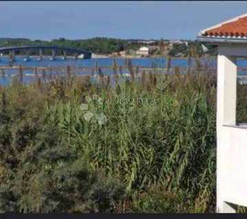 Kuća u Privlaci na zanimljivoj lokaciji - cover