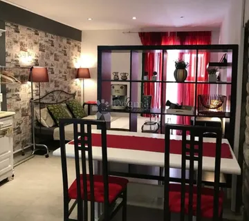 Mediteranska kuća sa dvije stambene jedinice - cover