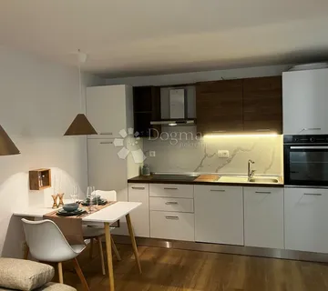 Prekrasan novouređeni stančić na traženoj lokaciji - cover