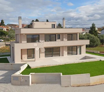 MODERNA VILA S BAZENOM U NASELJU NEDALEKO POREČA - cover