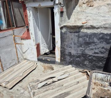 Kamena kuća za renovaciju u srcu Splita - cover