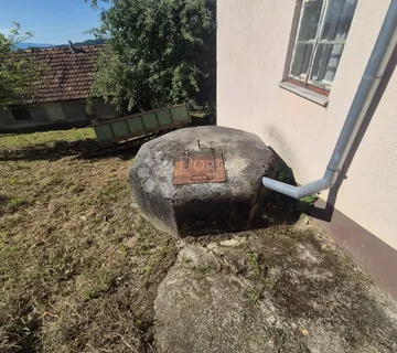 Seosko imanje na bregu iznad grada Pregrade - cover