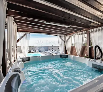 Luksuzna oaza mira u srcu kontinenta – Kapela - cover