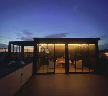 Luksuzni penthouse – krovna terasa i pogled na more - cover