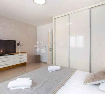 Novo u ponudi! Baška - moderan stan 300m od mora - cover