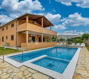 PREKRASNA SAMOSTOJEĆA KUĆA S DVA STANA I BAZENOM U LOBORICI - cover
