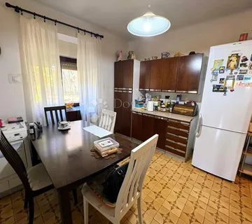 PROSTRAN I SVJETAO TROSOBNI KLASIČNI STAN - cover