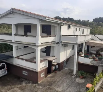 KUĆA NA OTOKU UGLJANU, HITNO - cover