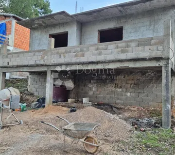 Rijetka prilika - Donji Karin, kuća u roh-bau fazi, 150 m od mora, mirno vikend naselje - cover