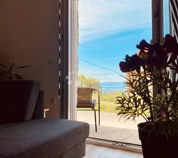 MARČELJEVA DRAGA OBITELJSKI STAN S OKUĆNICOM I PARKINGOM - cover