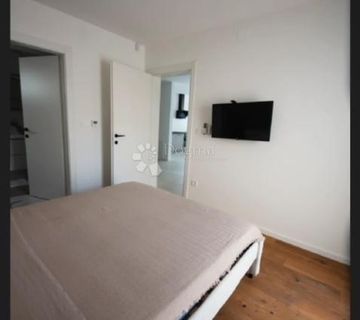 Luksuzni dom na atraktivnoj lokaciji - cover