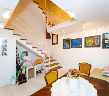 Pag - Šarmantna kuća u povijesnoj jezgri - cover